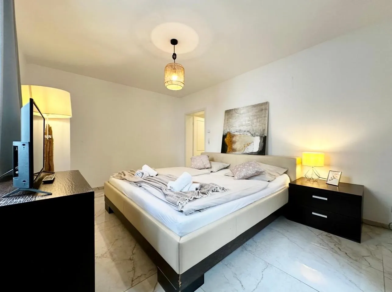Schoene Wohnung In Bestlage! Stuttgart 0*,  Almanya