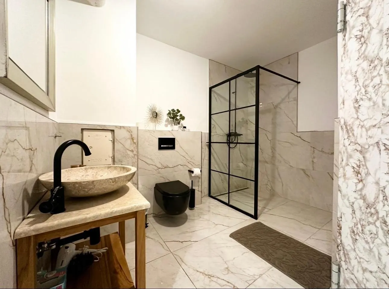 Schoene Wohnung In Bestlage! Stuttgart Daire